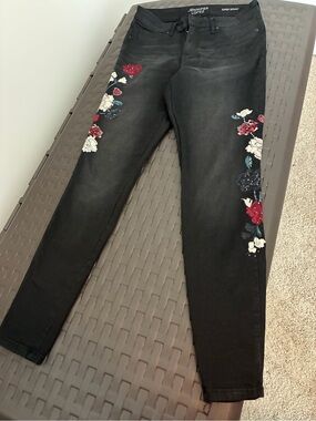 5 pair of jeans with tops and crop denim jacket smoke free home